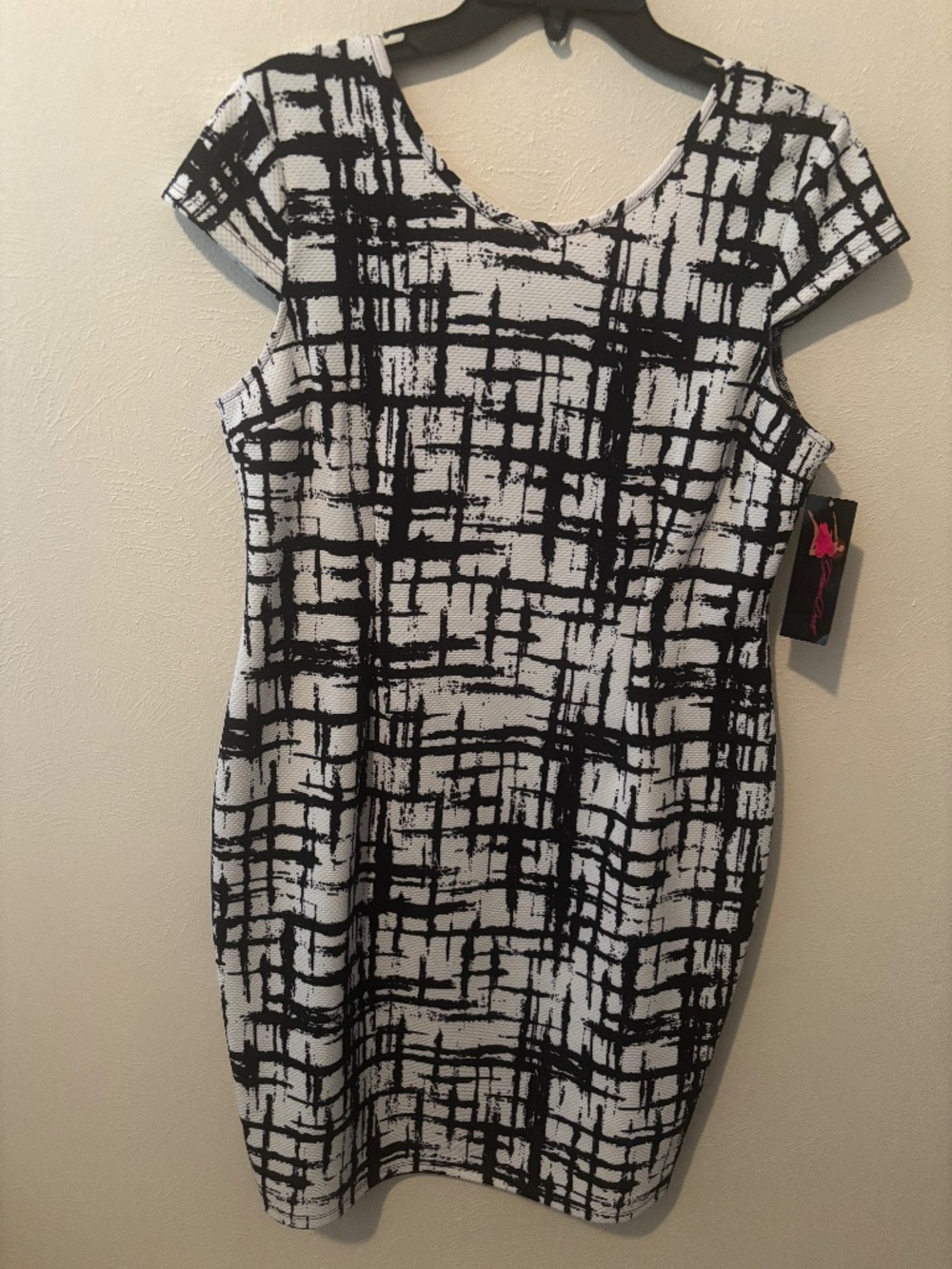 Glam Doll Black and White Design Short Sleeve Midi Dress - Size XL
